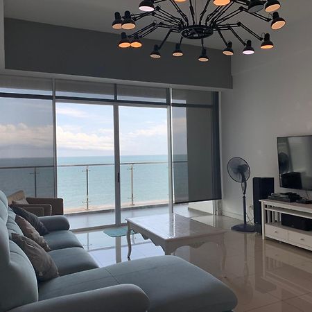 Bay Resort Condominium, 7, Beach-Front Sea View, 6-8 Pax Miri Extérieur photo