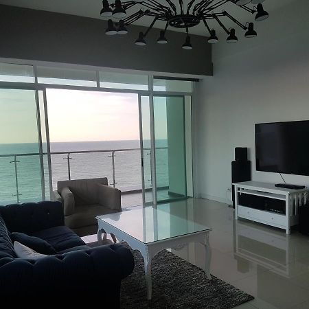 Bay Resort Condominium, 7, Beach-Front Sea View, 6-8 Pax Miri Extérieur photo