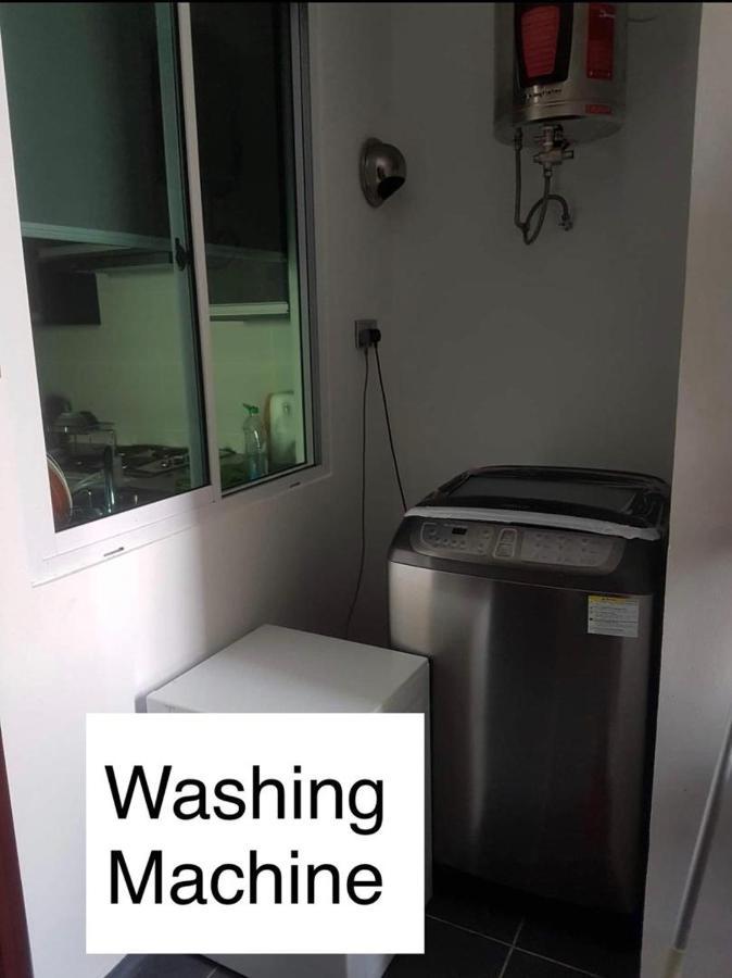 Bay Resort Condominium, 7, Beach-Front Sea View, 6-8 Pax Miri Extérieur photo