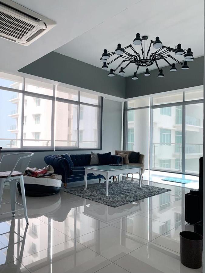 Bay Resort Condominium, 7, Beach-Front Sea View, 6-8 Pax Miri Extérieur photo