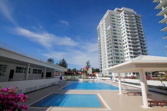 Bay Resort Condominium, 7, Beach-Front Sea View, 6-8 Pax Miri Extérieur photo