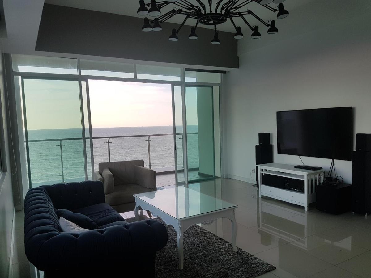 Bay Resort Condominium, 7, Beach-Front Sea View, 6-8 Pax Miri Extérieur photo